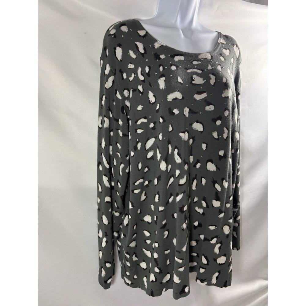 Quacker Factory 2X Gray Leopard Print Rhinestone Embellished Sweater Knit Top